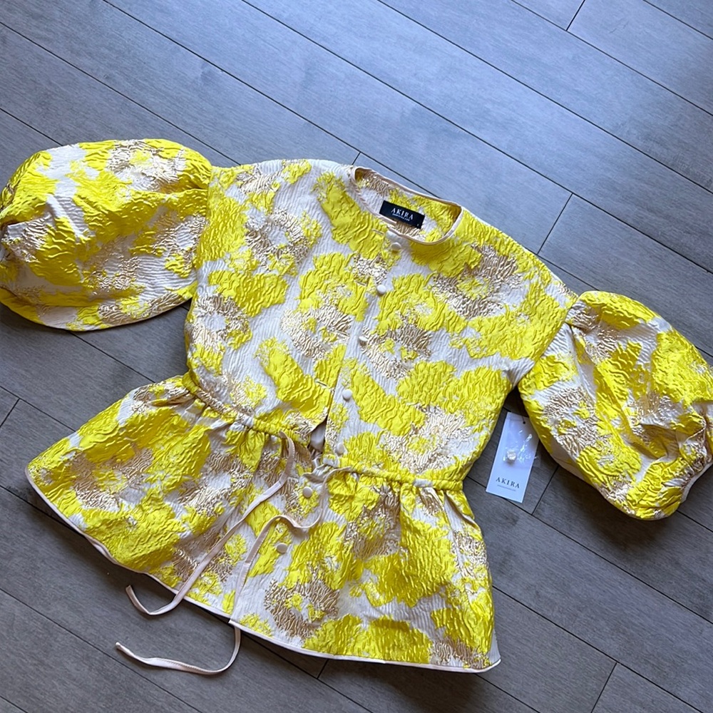 NWT Peplum button up top